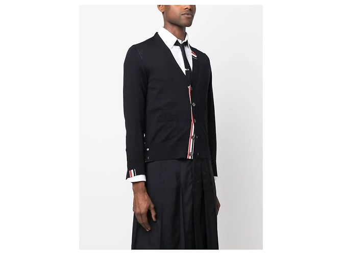 Thom Browne Gestreifter V-Ausschnitt Merinowoll-Cardigan in Marineblau - Ansicht 3