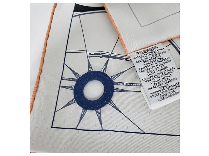 Hermès Foulard in seta per donna con occhielli in pelle Toute Berline Argento - vista 9