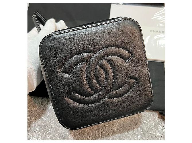 Chanel Custodia cosmetica in metallo dorato con logo CC, borsa a catena piccola: Nero - vista 18