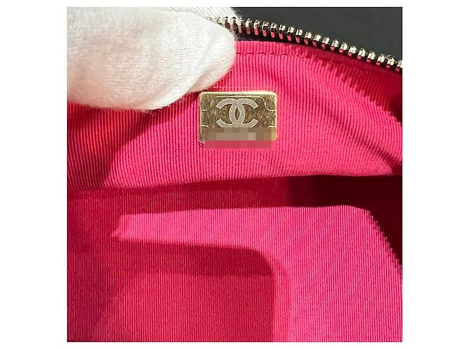 Chanel Custodia cosmetica in metallo dorato con logo CC, borsa a catena piccola: Nero - vista 24