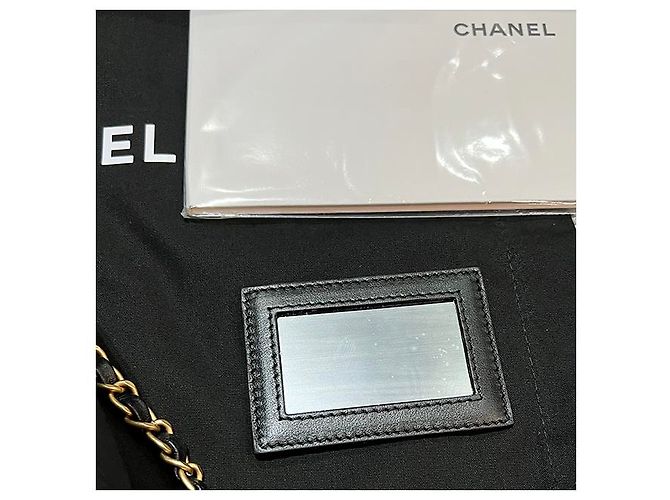 Chanel Custodia cosmetica in metallo dorato con logo CC, borsa a catena piccola: Nero - vista 28