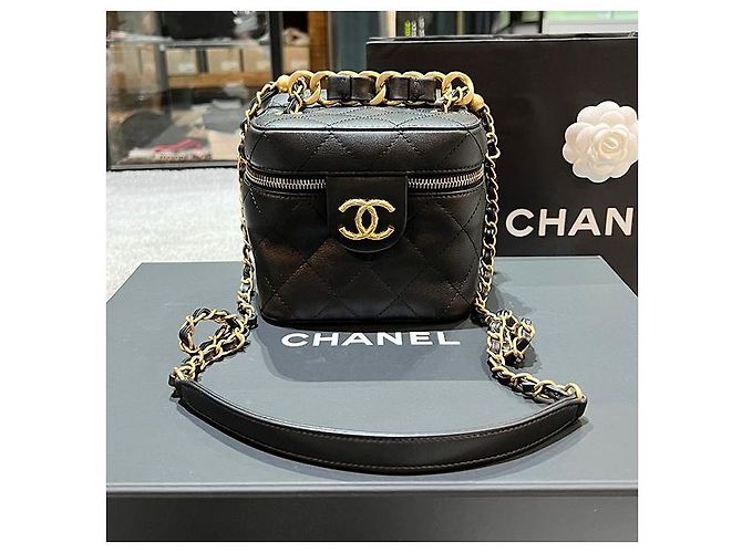 Chanel Custodia cosmetica in metallo dorato con logo CC, borsa a catena piccola: Nero - vista 3