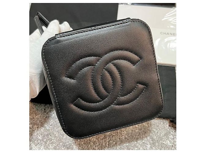 Chanel Custodia cosmetica in metallo dorato con logo CC, borsa a catena piccola: Nero - vista 6