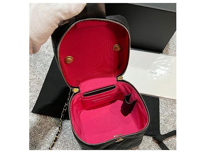 Chanel Custodia cosmetica in metallo dorato con logo CC, borsa a catena piccola: Nero - vista 7