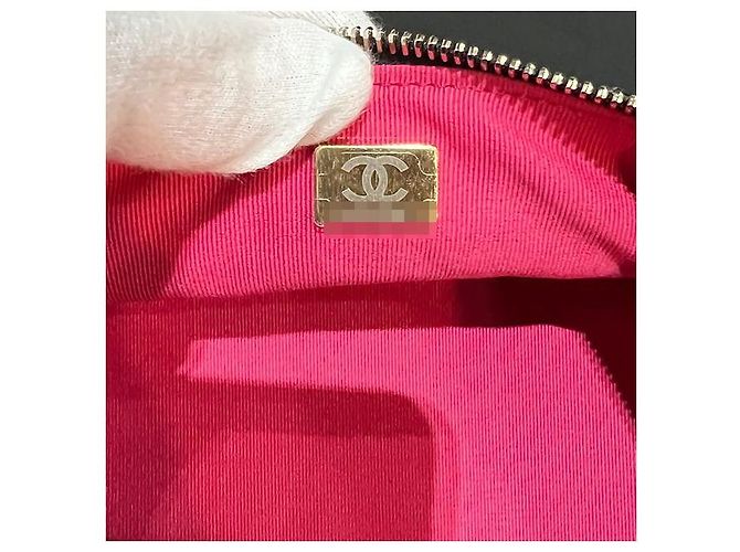 Chanel Custodia cosmetica in metallo dorato con logo CC, borsa a catena piccola: Nero - vista 9