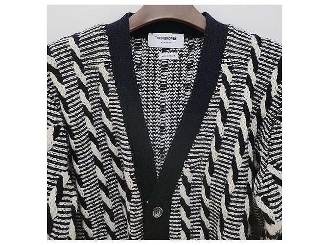 Thom Browne Zweifarbiger Kabelstrick-Cardigan mit diagonaler Träger Douni Blau - Ansicht 16