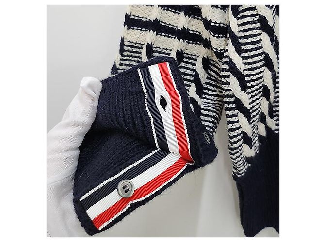 Thom Browne Zweifarbiger Kabelstrick-Cardigan mit diagonaler Träger Douni Blau - Ansicht 19