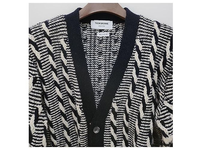 Thom Browne Zweifarbiger Kabelstrick-Cardigan mit diagonaler Träger Douni Blau - Ansicht 4