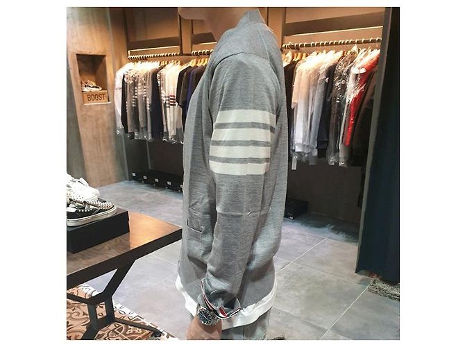 Thom Browne Merinowoll-Cardigan mit diagonalen Streifen in Hellgrau Braun - Ansicht 13