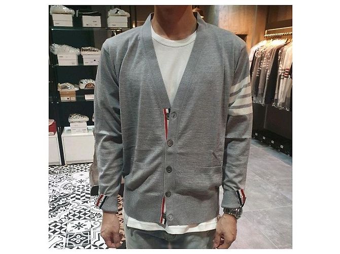Thom Browne Merinowoll-Cardigan mit diagonalen Streifen in Hellgrau Braun - Ansicht 2