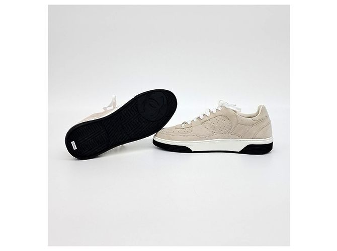 Chanel Wildleder Force Logo Sneakers - Ansicht 4
