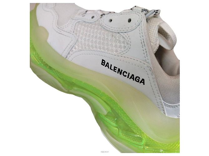 Balenciaga Sneakers Triple Trainer con Suola Trasparente Bianco - vista 3