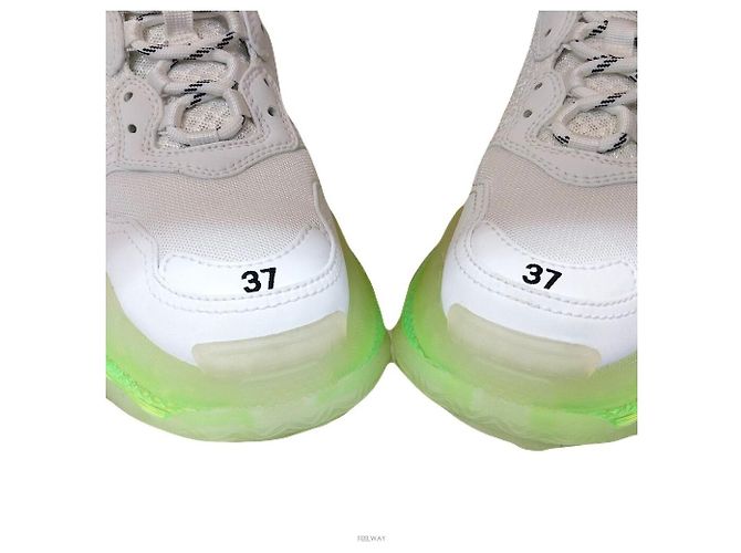 Balenciaga Sneakers Triple Trainer con Suola Trasparente Bianco - vista 6