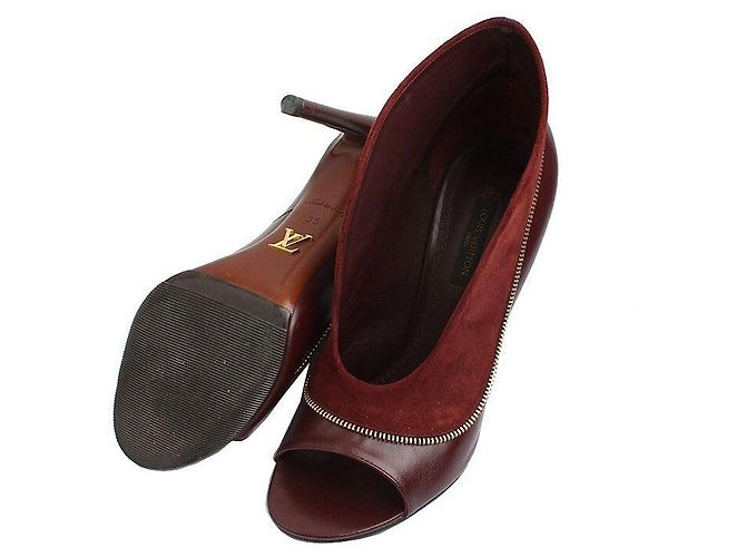 Louis Vuitton Pumps in suede bordeaux Multicolore - vista 3