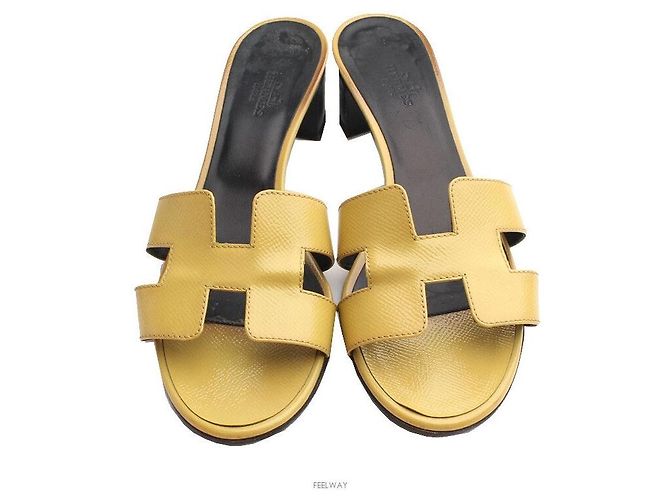 Hermès Pantofole Oasis in Patent Epsom di John Foussing D'oro - vista 2