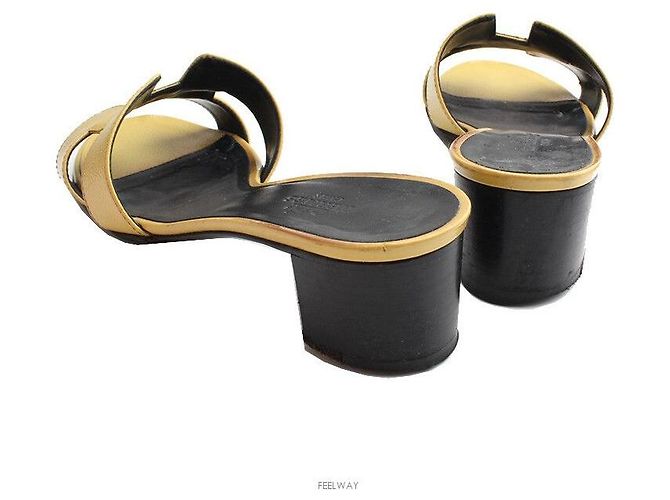 Hermès Pantofole Oasis in Patent Epsom di John Foussing D'oro - vista 4