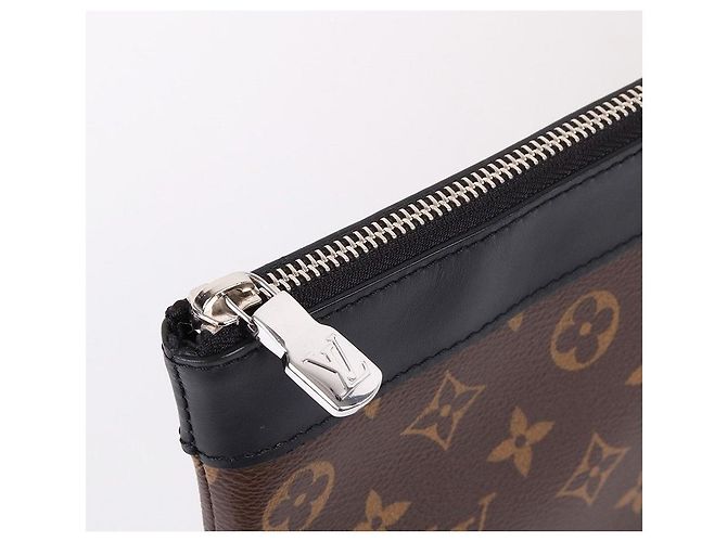 Louis Vuitton Borsa Clutch GM Monogram Discovery Marrone - vista 6