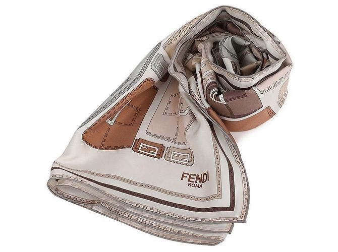 Fendi Cachecol Baguette Marrom - vista 3