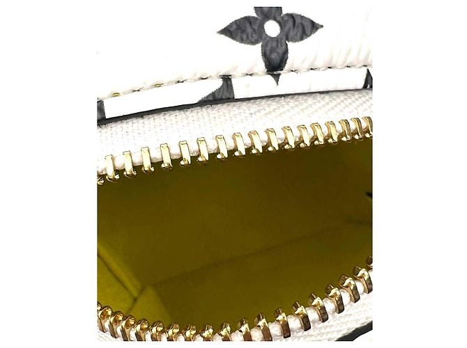 Louis Vuitton Portachiavi Pouch Cube Monogram (Edizione Limitata) Bianco - vista 5