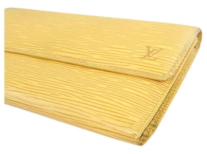 Louis Vuitton Cartera larga de cuero Epi amarilla Amarillo - vista 4