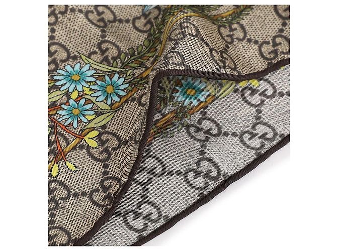 Gucci Écharpe carrée en soie imprimée en twill : - vue 7