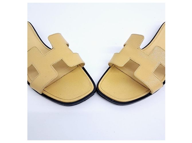 Lackleder Oran Slipper von Hermès Golden - Ansicht 2