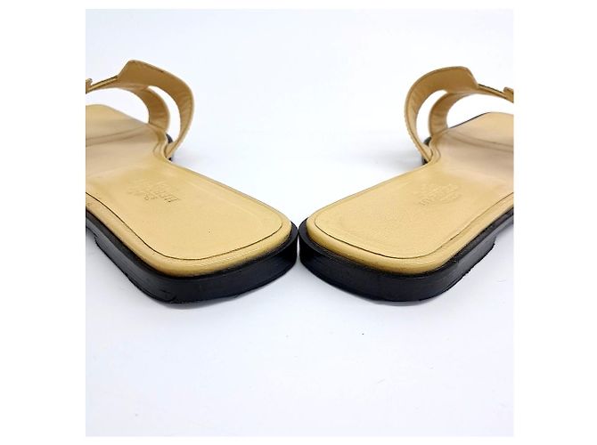 Lackleder Oran Slipper von Hermès Golden - Ansicht 3