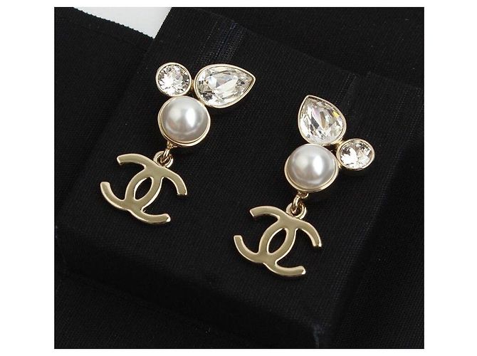 Chanel Champagnergoldene Perlen-Crystal-Ohrstecker vergoldet - Ansicht 4