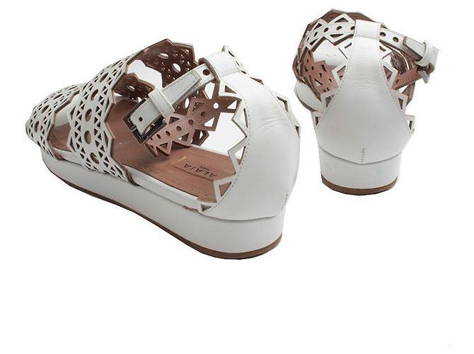 Alaïa Sandali in pelle bianchi con fori Multicolore - vista 4