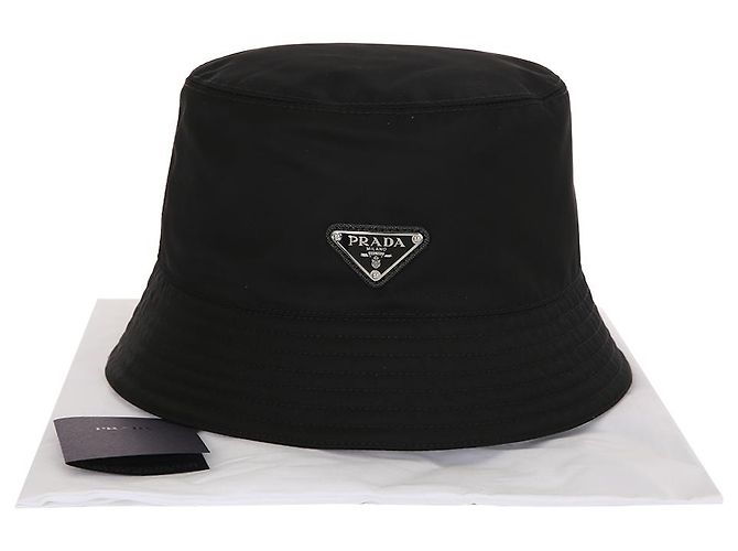 Prada Cappello bucket nero in Re-Nylon con logo in metallo - vista 10