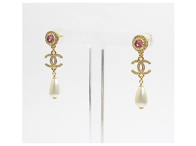 Chanel Orecchini a goccia in perla con logo CC in oro D'oro - vista 2