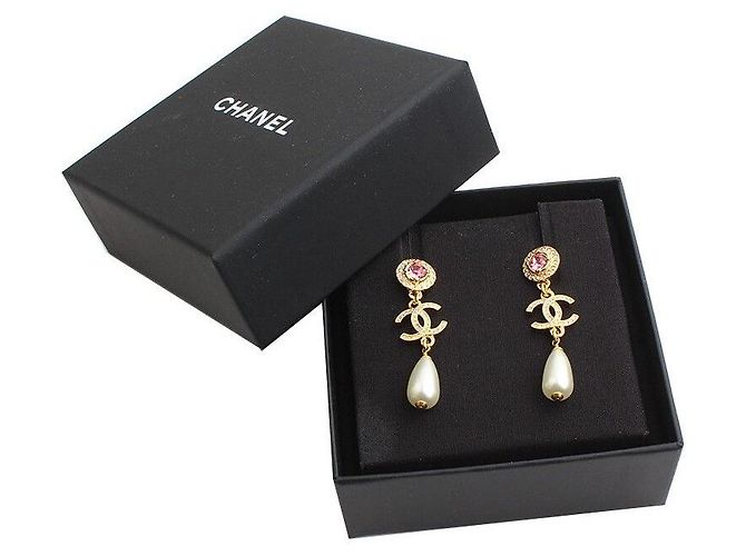 Chanel Orecchini a goccia in perla con logo CC in oro D'oro - vista 4