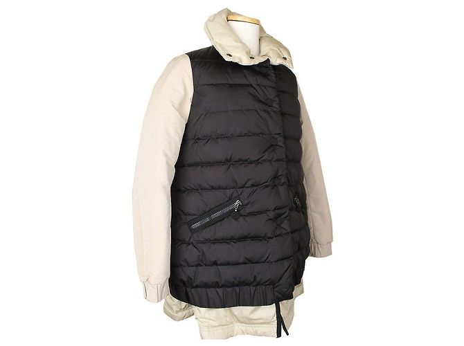 Moncler Jaqueta acolchoada de pescoço alto em plumas de ganso puro, bege e preta, em camadas - vista 2