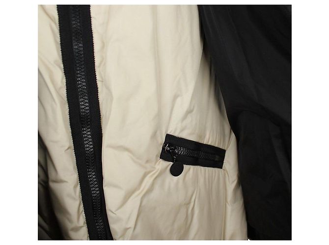 Moncler Jaqueta acolchoada de pescoço alto em plumas de ganso puro, bege e preta, em camadas - vista 6