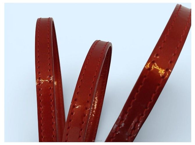 Alma Louis Vuitton Pendente Vernis Borgogna con Cinturino Dorato Rosso - vista 4