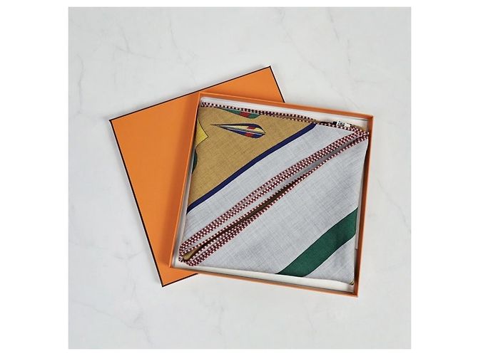 Hermès Sciarpa gigante in cashmere e seta a forma di triangolo Marrone - vista 12