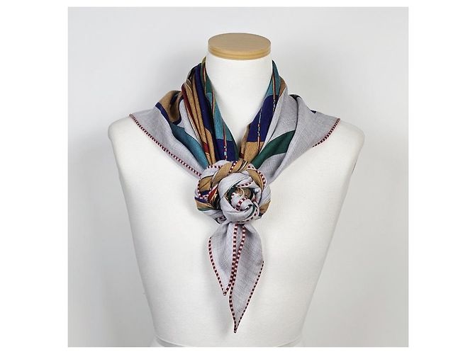 Hermès Sciarpa gigante in cashmere e seta a forma di triangolo Marrone - vista 8