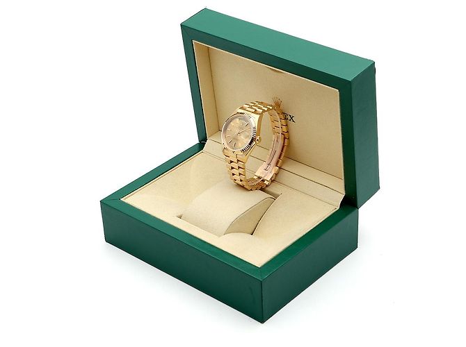Rolex Orologio in oro da uomo Day-Date con edizione quadrante a binario e indice a barre D'oro - vista 27