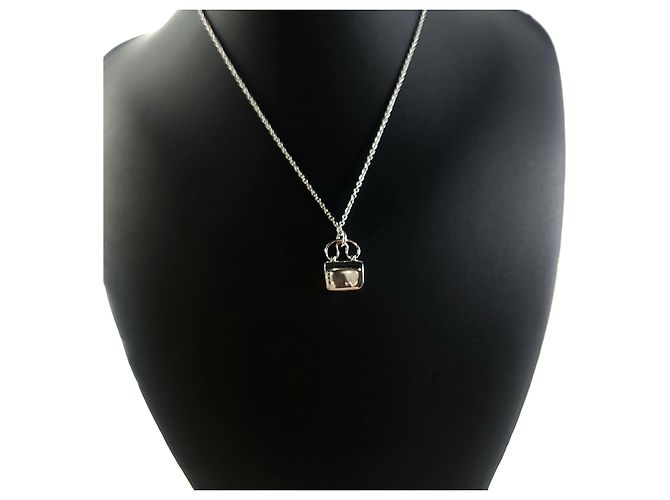 Hermès Collana con Pendente in Oro Bianco e Diamante Amuleto Constance - vista 4