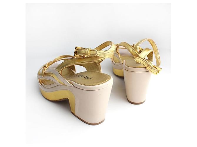 Prada Sandali a piattaforma bicolore D'oro - vista 4