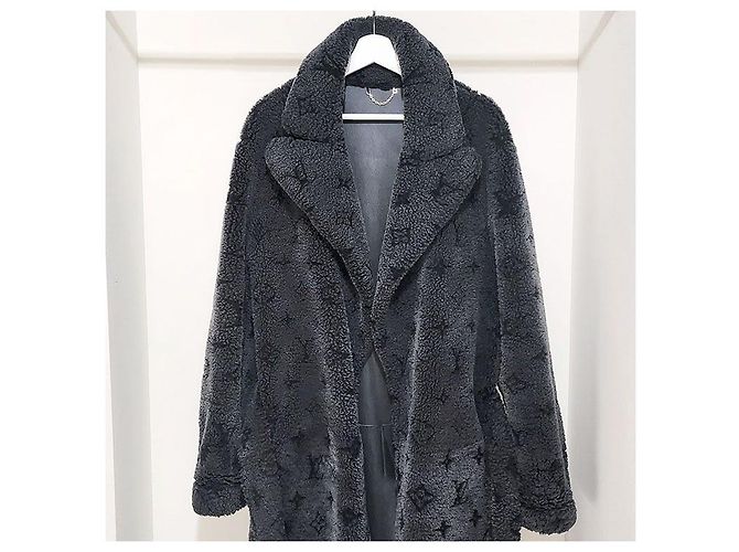 Louis Vuitton Virgil Abloh Monogram Shearling Coat Black - view 4