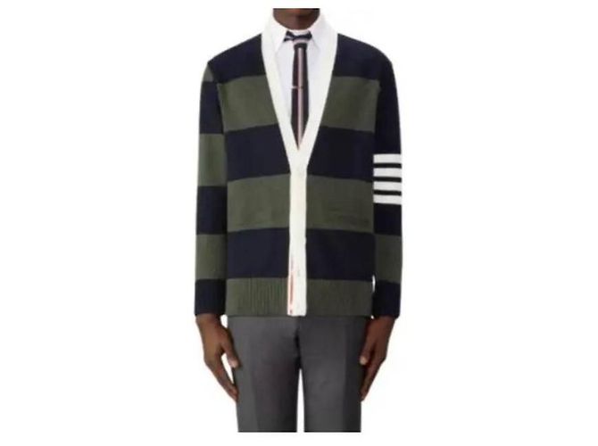 Thom Browne V-Neck Cardigan aus Baumwolle Rugby Bar Rose Icon Grün - Ansicht 4
