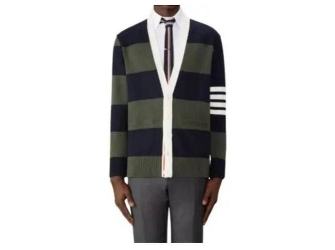 Thom Browne V-Neck Cardigan aus Baumwolle Rugby Bar Rose Icon Grün - Ansicht 5