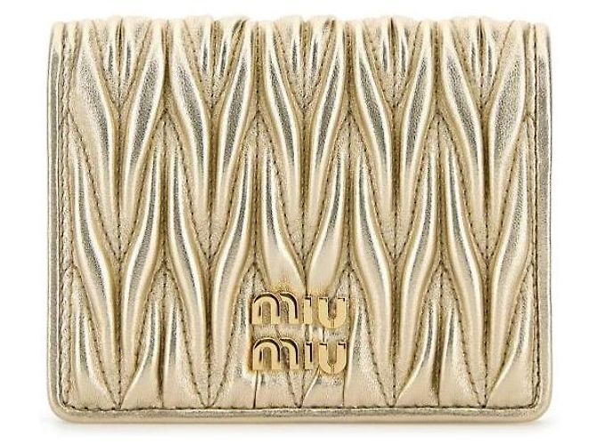 Miu Miu Billetera compacta de cuero nappa Dorado - vista 4