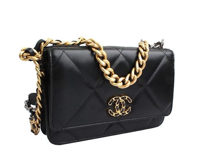 Chanel 19 Chanel Mini Crossbody Bag WOC aus Lammleder - Serie Schwarz - Ansicht 2