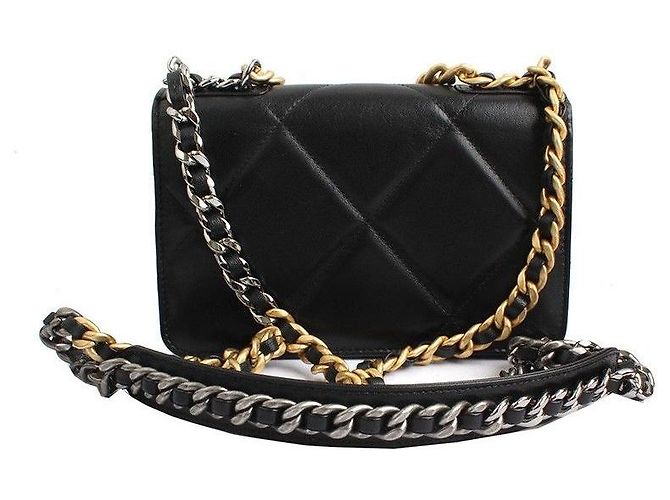 Chanel 19 Chanel Mini Crossbody Bag WOC aus Lammleder - Serie Schwarz - Ansicht 3