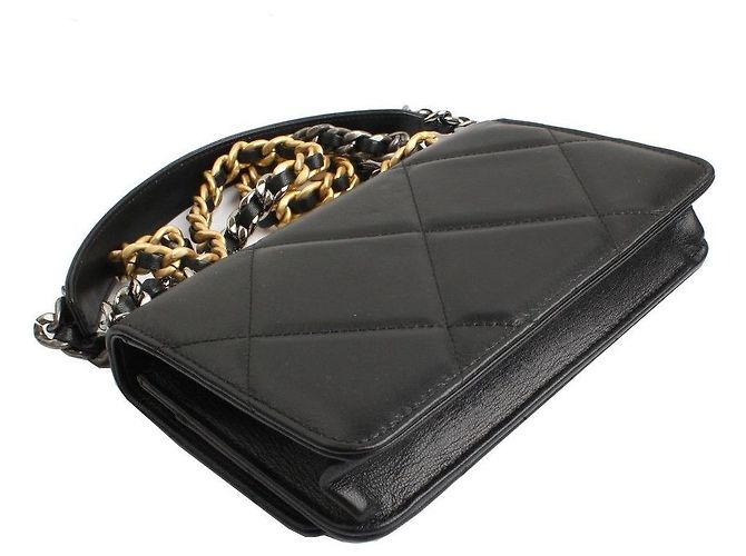 Chanel 19 Chanel Mini Crossbody Bag WOC aus Lammleder - Serie Schwarz - Ansicht 4