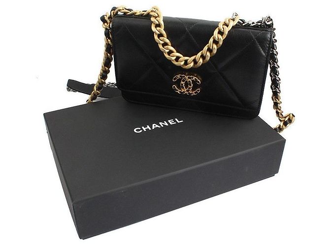 Chanel 19 Chanel Mini Crossbody Bag WOC aus Lammleder - Serie Schwarz - Ansicht 7