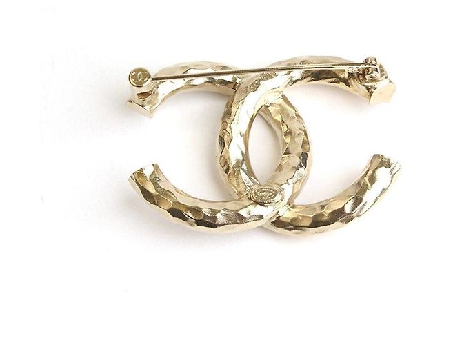 Chanel Spilla Logo in Cristallo Testurizzato Dorato D'oro - vista 2