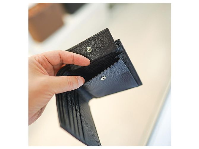 Gucci Men's Bi-Fold Wallet Black Leather - view 8